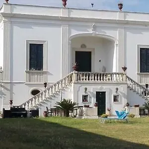 https://villa-longo-de-bellis.barihotels.org